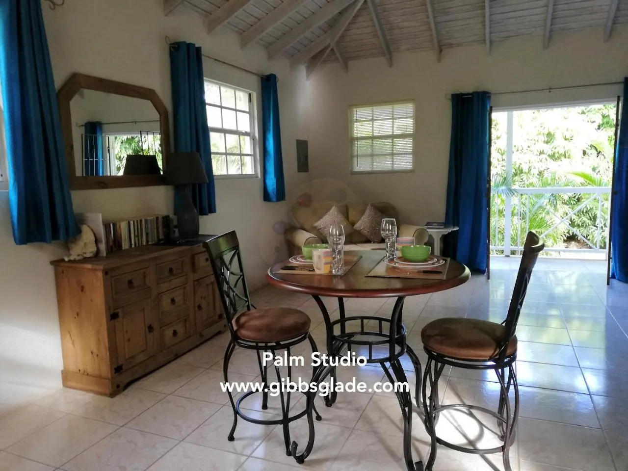 Guest house Gibbs Glade Cottage & Garden Studios Gibbes